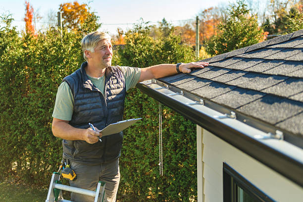 Professional Roof Inspection technician working in Como, MS